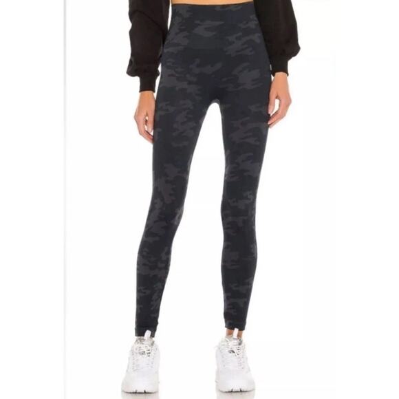 Spanx Women’s Look At Me Now Seamless Leggings Black Camo Slimming Size M - Picture 2 of 5